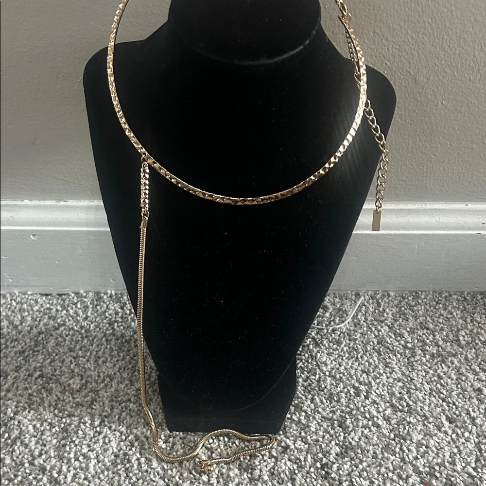 Kirkland Signature Elegant Gold Necklace with matching earrings - Picture 9 of 10